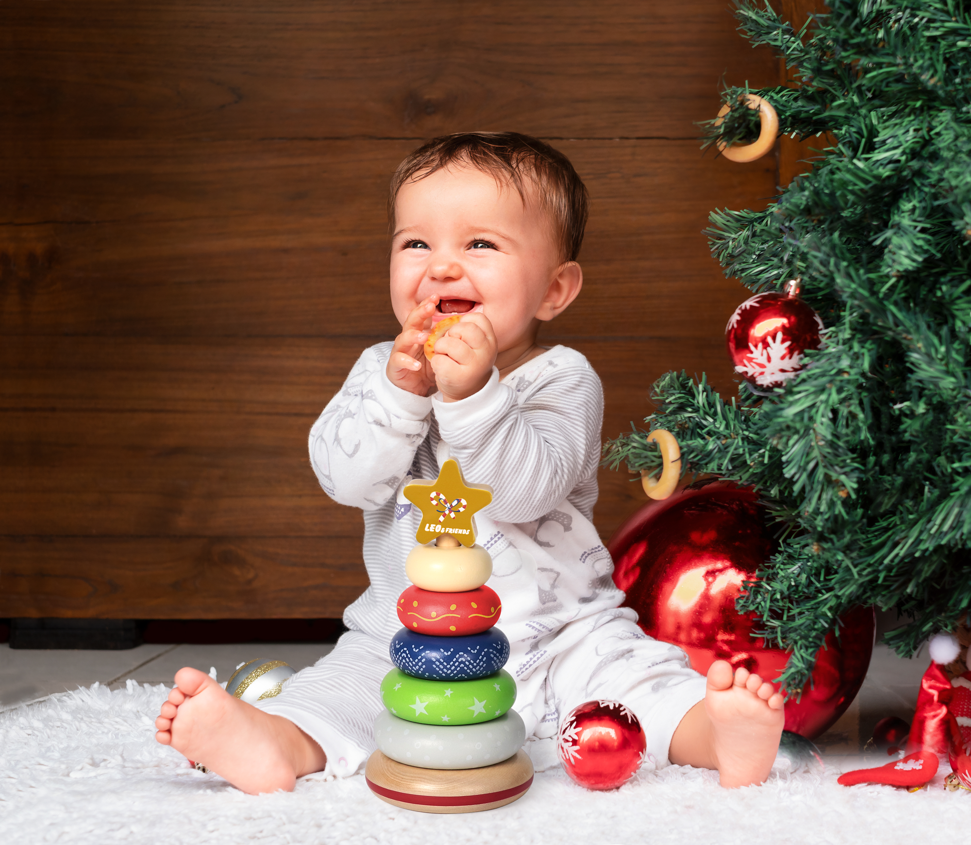 Leo & Friends Wooden Christmas Stacking Toy, 5 Wooden Rings, 1 Star On Top | Montessori-Approved Educational Kid’s Ring Stacking Tower, Perfect Christmas or Birthday Present