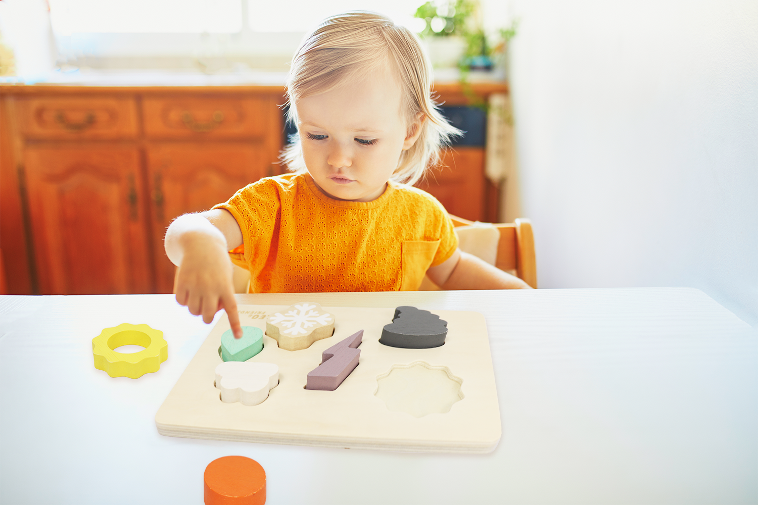 L&F Weather Shape Puzzle Kit with 6 Weather Wooden Pieces and 1 Board | Developmental Toy Set for 2, 3, 4, 5, and 6-Year-Olds, Toddlers, Preschoolers, and Kids | Made with Non-Toxic Wood