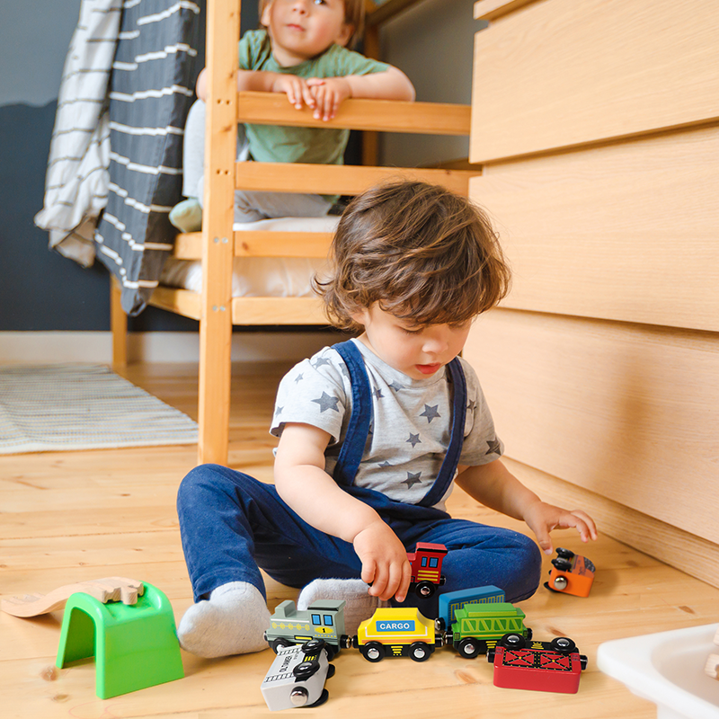 Leo and Friends Train Cars (9 pcs) - Magnetic Train, Wooden Train Toys, Train Sets For Toddlers And Kids Ages 3, 4, 5